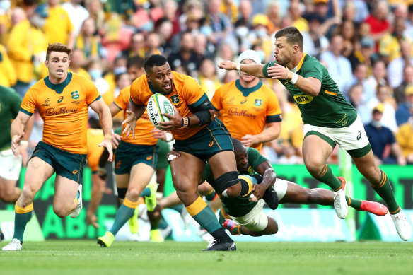 Samu Kerevi makes a break at Suncorp Stadium.