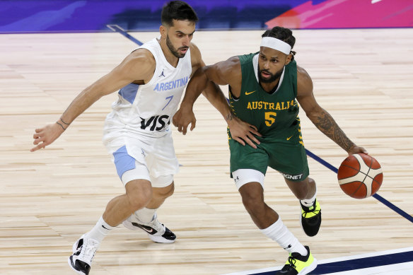 Patty Mills takes on Argentina’s Facundo Campazzo.