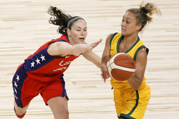 Leilani Mitchell of the Opals passes against Sue Bird.