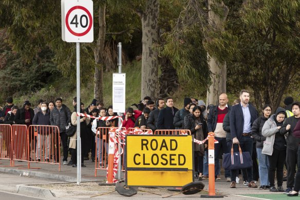 Commuters wait for bus replacements during road and rail closures during Westgate Tunnel works. 