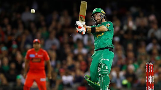 Glenn Maxwell belted seven sixes as the Melbourne  Stars were too good for the Renegades at Marvel Stadium last night.