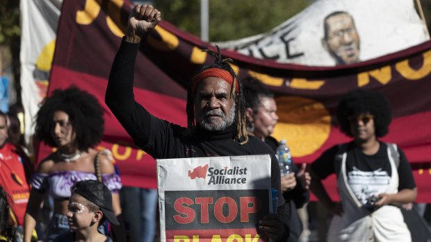 Aboriginality should be a factor in granting bail, inquiry recommends
