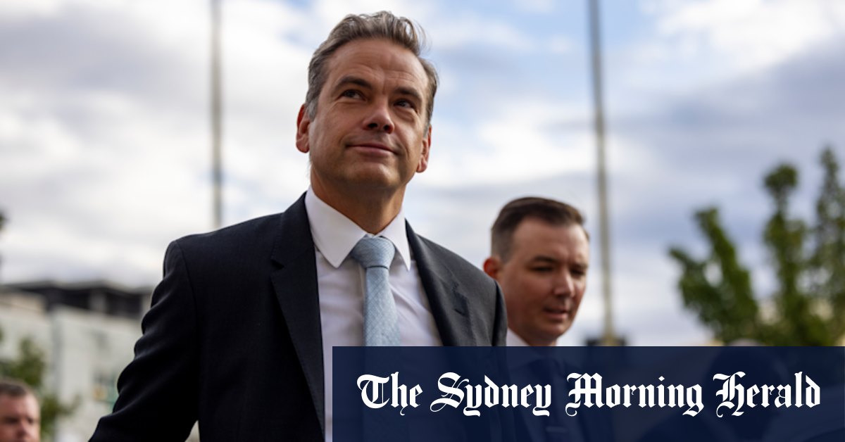 Lachlan Murdoch pays surprise visit to his Australian troops