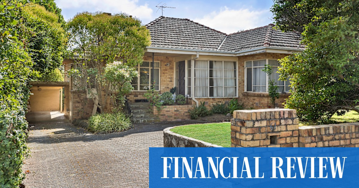 Melbourne house prices: Buyer's agent arrives late to auction, pays $3.231 million for Kew property - Vimarsana News