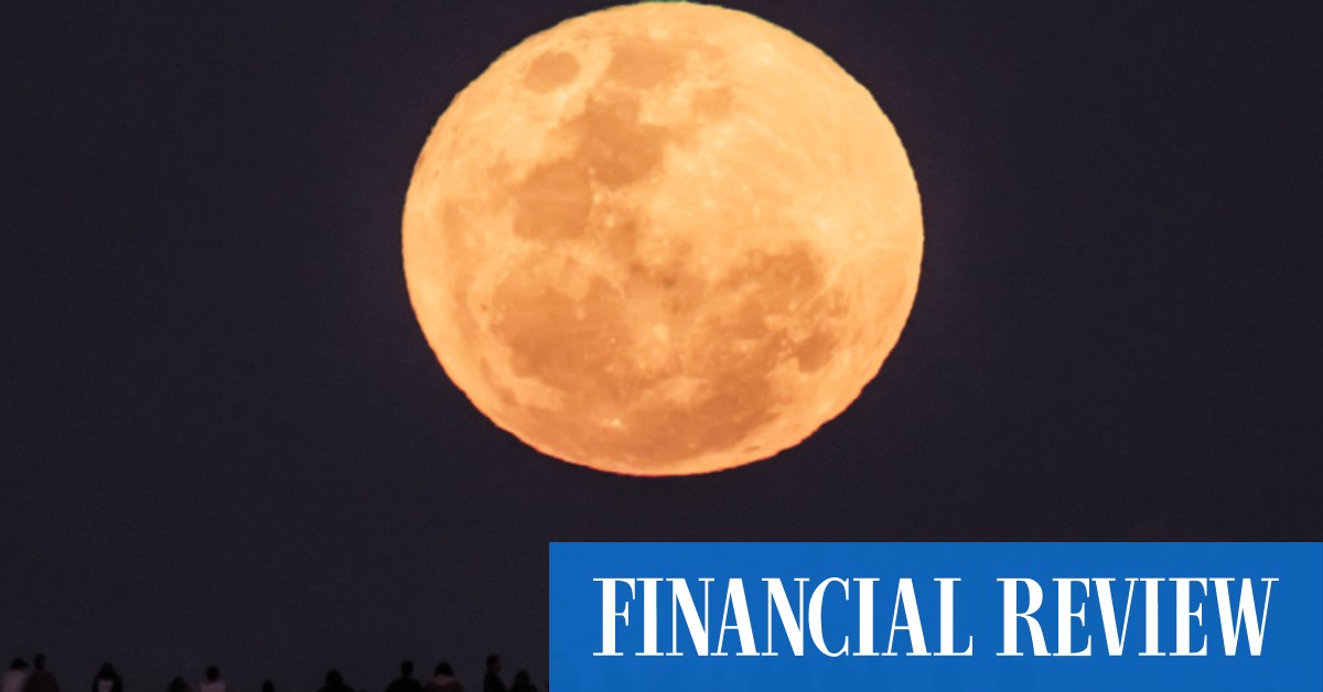 Amerykański wyścig księżyca w nowiu to miliarder kontra miliarder