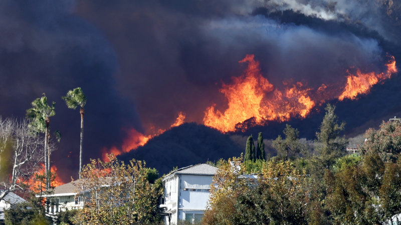 California fires live updates: Residents warned worst may be yet to come as tens of thousands of LA residents flee homes in Pacific Palisades, Pasadena