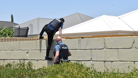 No way out: RIU detectives have every exit covered while pursuing an offender.