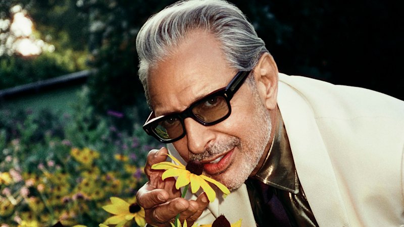 Jeff Goldblum’s eccentric rhythm finds its groove at the piano
