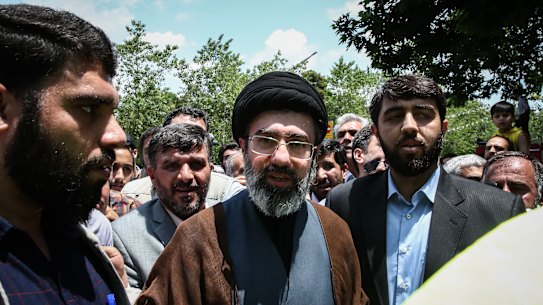 Mojtaba Khamenei, filho do líder supremo iraniano, aiatolá Ali Khamenei, em Teerã em 2019.
