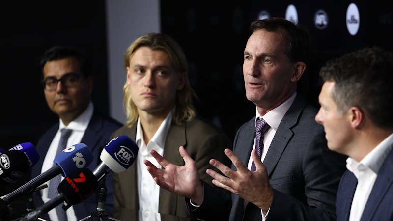 Club bosses told when AFL players have serious drug issues – but coaches stay in the dark