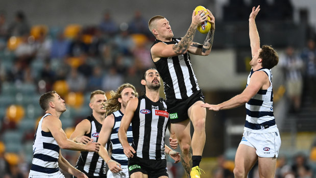 Jordan De Goey marks out in front during Collingwood's semi-final loss to Geelong.