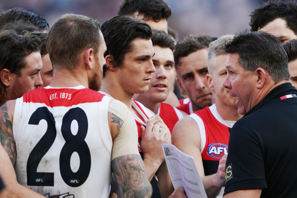 Saints interim coach Brett Ratten with the players at three-quarter time on Saturday.