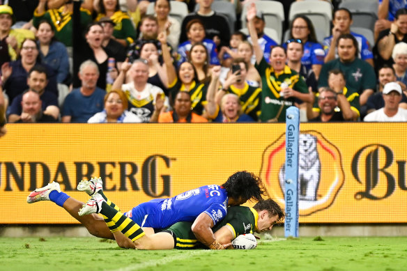 Cameron Murray scores for the Kangaroos.