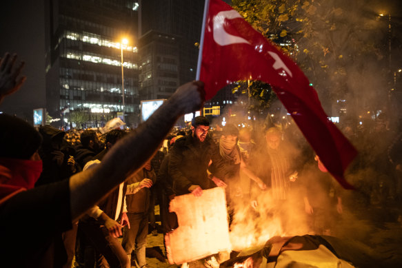 Protesters demonstrate in front of the Israeli consulate in Istanbul. 