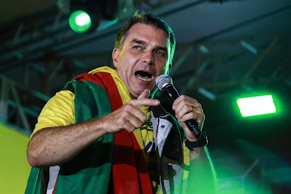 Arriva l’ora, arriva il figlio: una vittoria per Bolsonaro Jnr segnerebbe un’altra grande svolta a destra in Sud America.