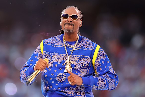 Snoop Dogg has been hired by the AFL to perform at the grand final on September 27.