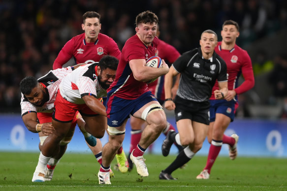 Tom Curry of England makes a break.