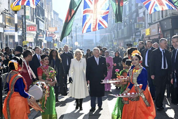 Kral Charles III ve Kraliçe Eş Camilla, Şubat ayında hayır kurumları ve işletmelerle görüşmek üzere doğu Londra'daki Brick Lane'i ziyaret ediyor.