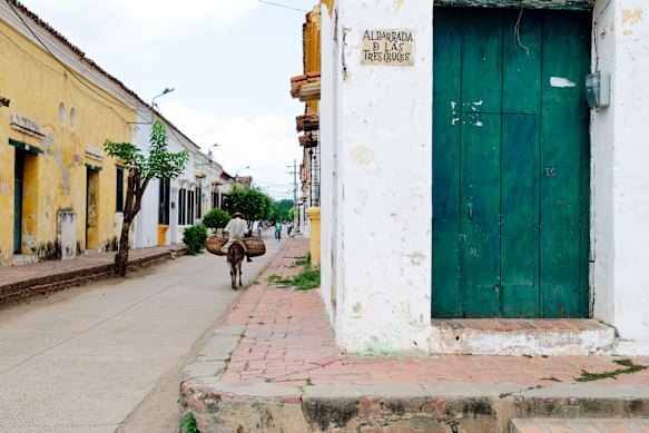 Strolling around Mompox you’ll find donkeys and Spanish colonial architecture.