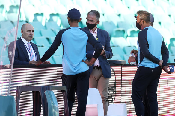 Nick Hockley and Sean Carrol talk to India team management at the SCG in January. 