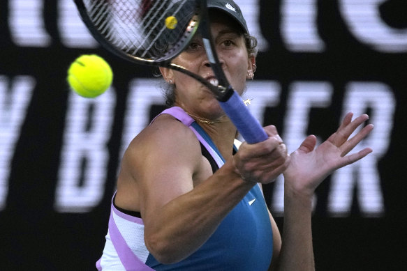 Madison Keys of the US won the first set against Belarusian Victoria Azarenka in 30 minutes. 