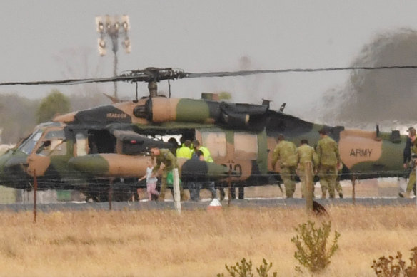 Defence forces evacuate people from fires, landing at Bairnsdale airport