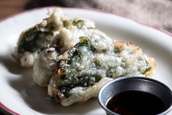 Betel leaf fritters stuffed with prawn.