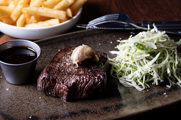 Dry-aged steak (rostbiff) with red wine sauce.