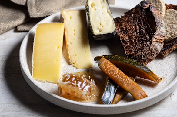 Cheese plate with crackers, spiced pumpkin skin and honeycomb.
