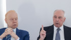 Paul Keating (right) talks up the benefits of corporate bonds at a superannuation roundtable hosted by Anthony Pratt (left).