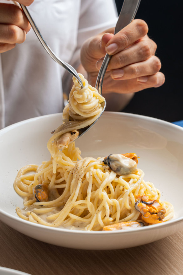 Spaghetti cacio e pepe with mussels.