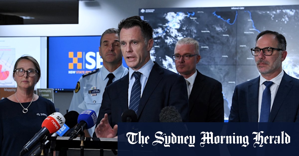 The police commissioner does not need to be ‘lily-white’, says premier