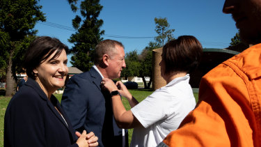 Upper Hunter NSW Labor candidate, Jeff Drayton with his wife Susan and Labor leader Jodi McKay (left) in Singleton.