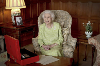 A photograph released of Queen Elizabeth at Sandringham to mark the start of her Platinum Jubilee celebrations shows her with a red box that houses official government documents.
