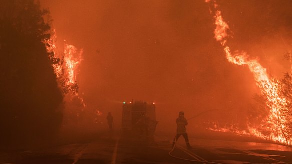 The Gospers Mountain fire hitting the Bilpin "Tutti Frutti" shop, which is on the same road as the Fruit Bowl.