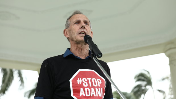 Former Greens leader Bob Brown led a Stop Adani rally in Mackay on Saturday, next to the pro-coal protest.