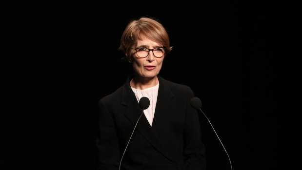 Journalist Jana Wendt  speaks at the memorial service.