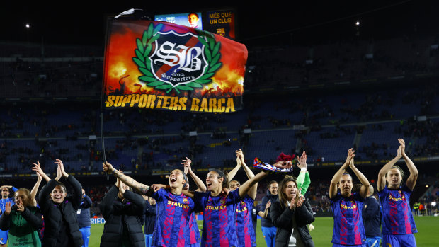 Barcelona thank the 91,000-strong crowd after beating Real Madrid.