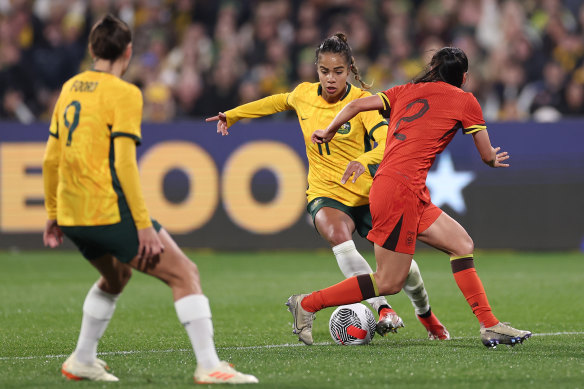 Australia’s Mary Fowler China’s Li Mengwen compete for the ball.