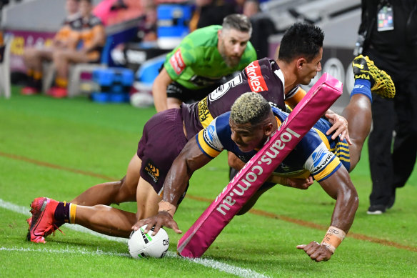 Maiko Sivo scores a try in Thursday night's game.