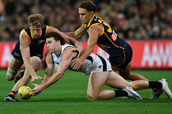 The Crows are holding the Blues at bay.