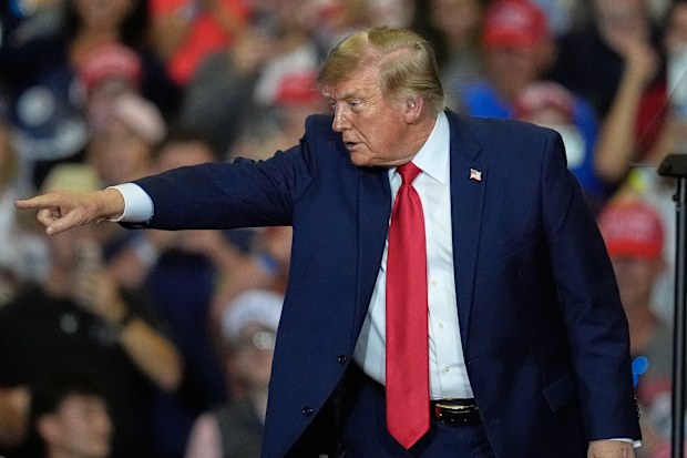 Donald Trump’ın onay oranı rekor düşük seviyelerde.