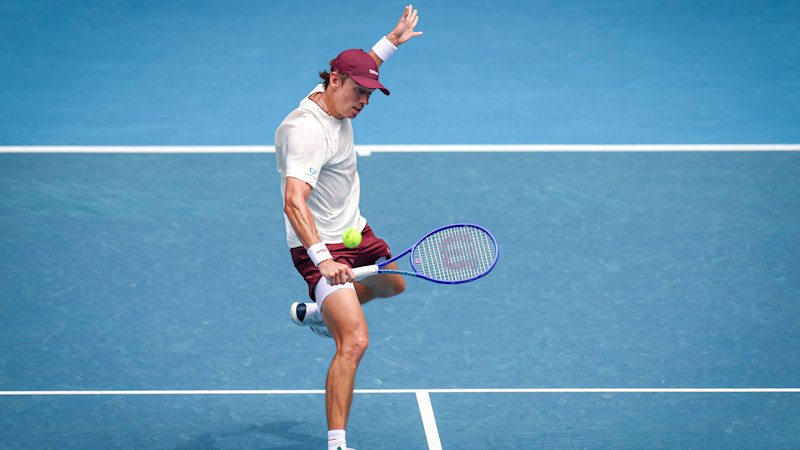 ‘I’m playing to win it’: Demon dominates first round – and declares his title intent