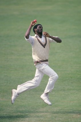 Michael Holding bowling in 1980.