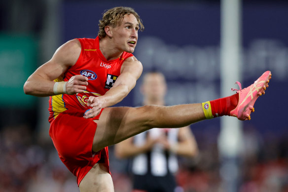 The Suns' Sam Closey plays.