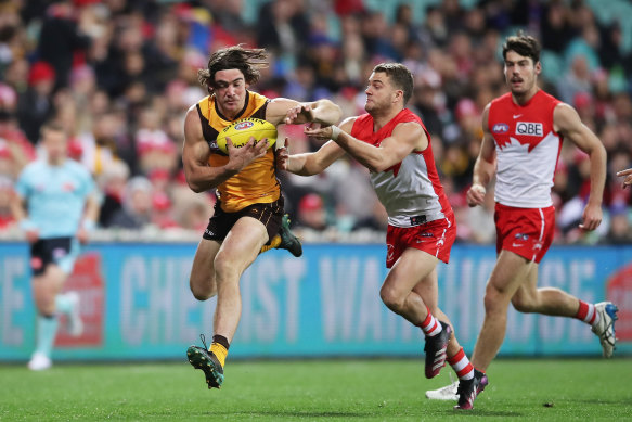 Jai Newcombe attempts to shrug off a tackle from Tom Papley.