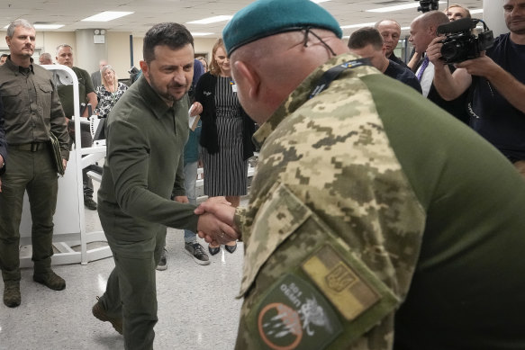 Ukrainian President Volodymyr Zelensky visits wounded Ukrainian soldiers at Staten Island University Hospital in New York on Monday.