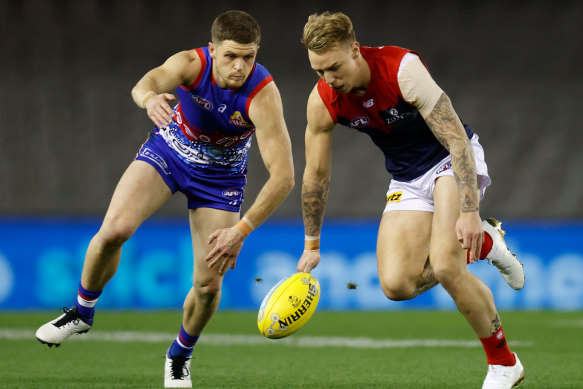 Eyes on the ball: Taylor Duryea, left, is confident ahead of the Bulldogs’ round 12 clash in Perth against Fremantle. 