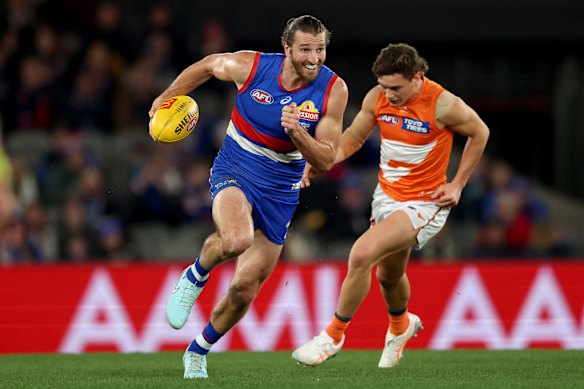 Marcus Bontempelli and his Bulldogs ran rings around the hapless Giants.