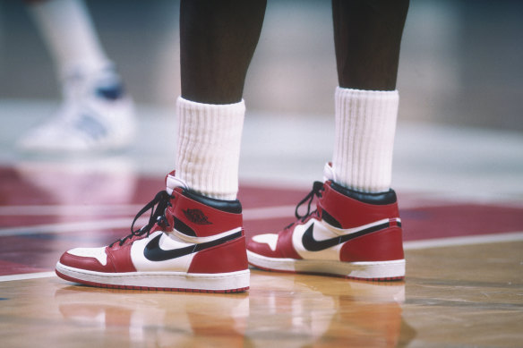 Michael Jordan dons a pair of Air Jordan 1s during a 1985 NBA match against the Bullets in Washington.